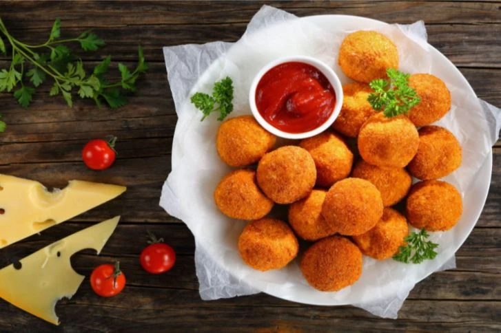 كبة البطاطا مع اللحم بطريقة سهلةمكونات كبة البطاطا مع اللحم :ثلاث حبات كبيرة بطاطس.مكونات خليط اللحم:ملعقتان كبيرتان من الزيت.ثلاثمئة غرام من اللحم المفروم.حبة متوسطة من البصل المف