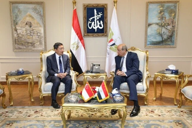 وزير الطيران المدني يستقبل السفير السنغافوري بمقر الوزارة بالعاصمة الإدارية الجديدةاستقبل الدكتور سامح الحفني وزير الطيران المدني، السفير دومينيك جوه سفير سنغافورة لدى مصر والوفد ا
