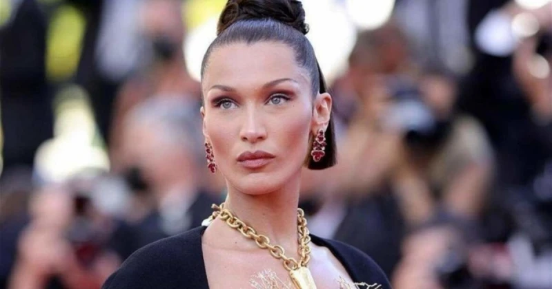 بيلا حديد بإطلالة مستوحاة من حقبة رعاة البقر تعرف على التالي بيلا حديد بإطلالة مستوحاة من حقبة رعاة البقر، استعرضت بيلا حديد قوامها المذهل في آخر