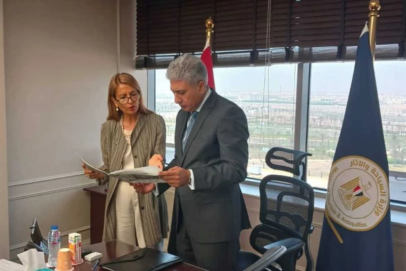 السياحة والآثار تبحث مع مدير مكتب اليونسكو التعاون المشترك في مجال العمل الأثري استقبل شريف فتحي وزير السياحة والآثار، بمكتبه بمقر الوزارة في العاصمة الإدارية الجديدة، الدكتورة نور