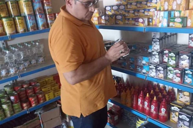 إعدام 277.5 كيلو أغذية غير صالحة في حملة صحية بجنوب سيناء شنت مديرية الصحة بجنوب سيناء، اليوم الثلاثاء، حملة على أماكن تداول السلع الغذائية بمدينة