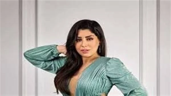 أيتن عامر تكشف عن صفة تريد تغييرها في الناسأعادت الفنانة ايتن عامر تغريدة متابع كتب فيها نصيحة لو في إيدك تغيير صفة واحدة في الناس هتكون ايه، لتعلق