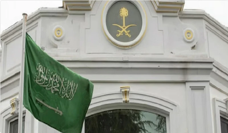 السفارة السعودية تحذر مواطنيها في الولايات المتحدة الأمريكية من إعصار ديبيأصدرت منذ قليل سفارة المملكة العربية السعودية لدى الولايات المتحدة الأمريكية، بيانا تحذيريا هاما وعاجلا لج