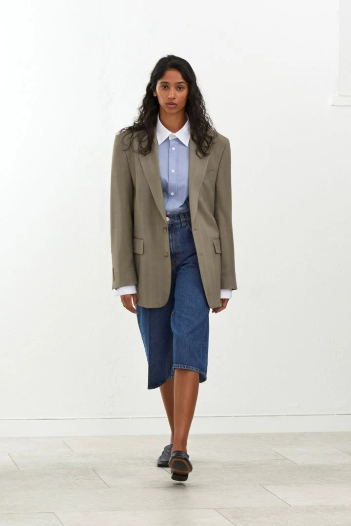 تنسيقات ملابس كاجوال للجامعة من وحي الدنيم للعام الدراسي الجديد شاهد المقال التالي من صحافة السعودية عن تنسيقات ملابس كاجوال للجامعة من وحي الدنيم