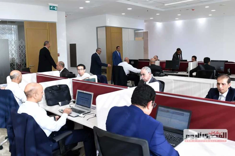 عامين في المرة.. هل تحصل الأم العاملة على إجازة لرعاية الطفل؟.. القانون يجيب منح قانون الخدمة المدنية رقم 81 لسنة 2016، الأمهات العاملات في الجهاز