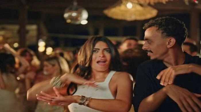 المعجزات بتحصل.. حقيقة زواج كزبرة وأسماء جلالتصدرت الفنانة أسماء جلال مواقع التواصل الإجتماعي، ولكن ليس بسبب جمالها المبهر، إنما بسبب ظهورها في مقطع