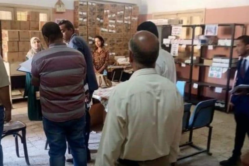 3 ممرضات السبب.. تفاصيل جديدة بشأن أزمة مستشفى العسيرات في سوهاج كشف مصدر بمستشفى العسيرات المركزي في سوهاج، أن 3 ممرضات تقدمن بشكوى إلى هيئة النيابة