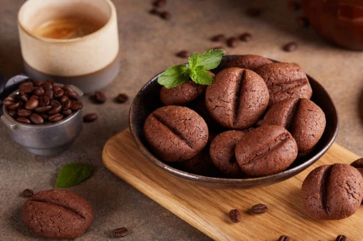 طريقة عمل كوكيز القهوة.. وصفة لعشاق النكهة الغنيةكوكيز القهوة هي واحدة من تلك الحلويات التي تجمع بين النكهة الغنية للقهوة والمذاق الحلو للكوكيز، مما يجعلها الخيار المثالي لعشاق الق