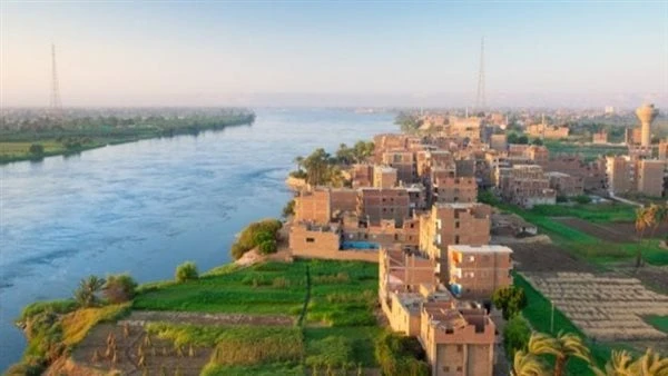 مستثمري سوهاج: المناطق الصناعية في الصعيد تحتاج استثمارات ضخمة في البنية التحتيةقال المهندس محمود الشندويلي، رئيس جمعية مستثمري سوهاج، إن إقليم الصعيد يمتلك موارد هائلة من المواد ا