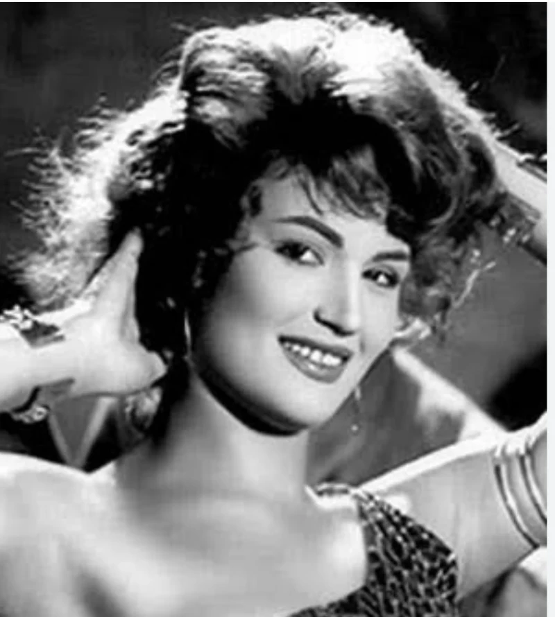 نجوي فؤاد تكتب عن تحية وساميةصورة أعتز بها جدا تجمعني مع عظيمتين من سابع المستحيلات أن يجود الزمن بأمثالهماتحية كاريوكا وسامية جمال، ملكات الرقص الشرقي، أيقونات العصر الذهبي للفن ا