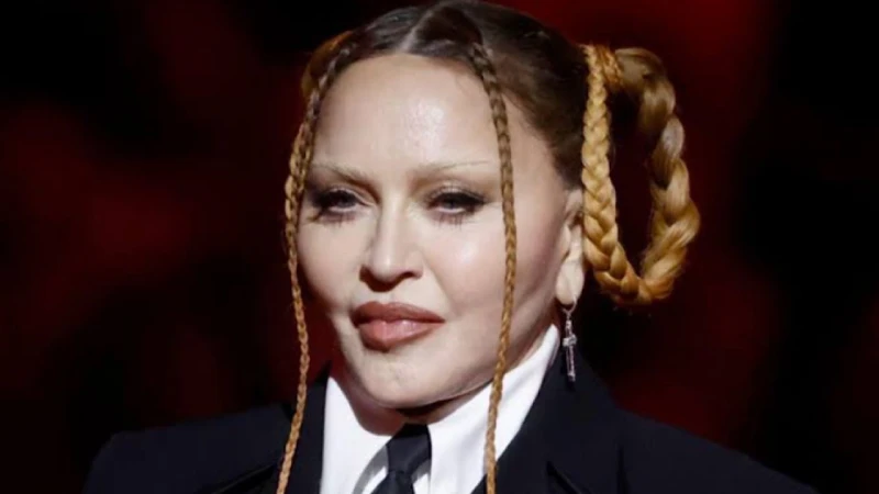 ملكة البوب مادونا تواعد لاعب كرة قدم يصغرها ب37 عاما اخر خبر شاهد المقال التالي من صحافة السعودية عن ملكة البوب مادونا تواعد لاعب كرة قدم يصغرها ب37 عاما، ظهرت النجمة الأمريكية الش