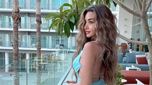 بفستان مكشوف وملفت.. هنا الزاهد تستعرض جمالها عبر انستجرام شاهدتعتاد الفنانة هنا الزاهد على مشاركة متابعيها أحدث إطلالاتها التي تتسم بالأنوثة