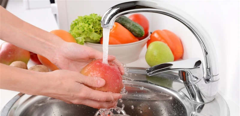 دراسة: غسل الفاكهة لا يزيل آثار المبيدات وهذه هي الطريقة الوحيدة صحة شاهد المقال التالي من صحافة لبنان عن دراسة غسل الفاكهة لا يزيل آثار المبيدات