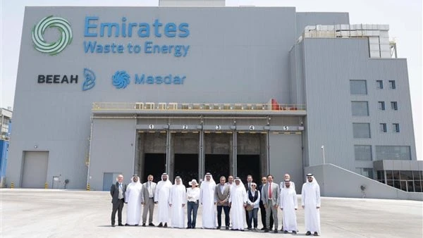 تعاون مصرى إماراتي فى مجال تدوير المخلفات الصلبة توجهت الدكتورة ياسمين فؤاد، وزيرة البيئة، إلى إمارة الشارقة فى زيارة ميدانية لمقر مجموعة بيئة الإماراتية المتخصصة في إعادة التدوير 