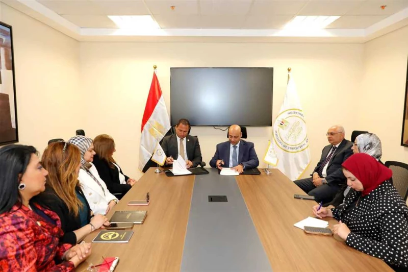 التعليم توقع بروتوكول تعاون لتطوير الطلاب وتوعيتهم الثقافية والصحية وقعت وزارة التربية والتعليم والتعليم الفني اليوم الإثنين، مذكرة تفاهم مشترك مع
