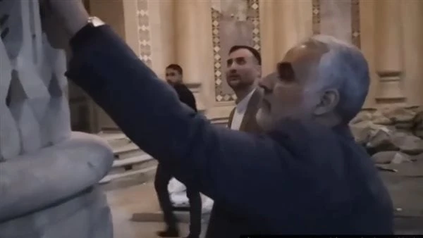 بنى ودمر.. فيديو وثائقي لقاسم سليماني أثناء تجوله بقصر صدام حسينانتشر مقطع فيديو عبر مواقع التواصل الإجتماعي لقائد قوة القدس قاسم سليماني وهو يتجول