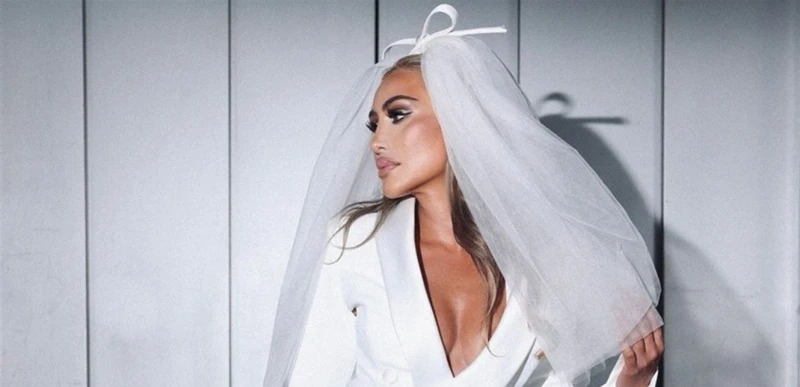 بفستان قصير من الجلد.. مايا دياب تأكل البوظة في شوارع كان الفرنسية (صور) تعرف على التالي بفستان قصير من الجلد.. مايا دياب تأكل البوظة في شوارع كان