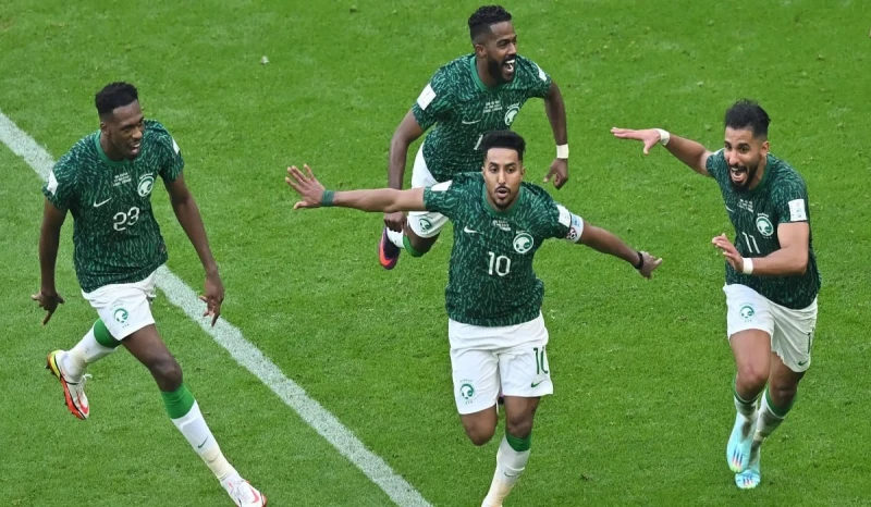 السعودية تطمح للتأهل إلى مونديال 2026 .. تعرف على مواعيد مبارياتها الحاسمةأعلن الاتحاد السعودي لكرة القدم عن انطلاق معسكر المنتخب السعودي الأول لكرة