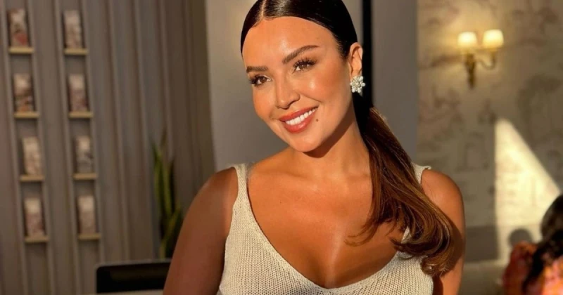 أمل بوشوشة تحتفل بعيد زواجها التاسع بحضور إبنتها.. هل تشبهها؟ تعرف على التالي أمل بوشوشة تحتفل بعيد زواجها التاسع بحضور إبنتها.. هل تشبهها؟، إحتفلت