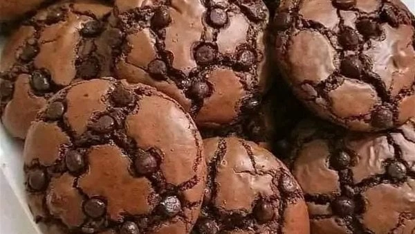 ب 2 كوب دقيق.. طريقة تحضير الكوكيزقدمت الشيف سالي فؤاد، عبر صفحتها الخاصة بموقع التواصل الإجتماعي فيسبوك، طريقة عمل الكوكيز.المقادير:2 كوب دقيق2كوب