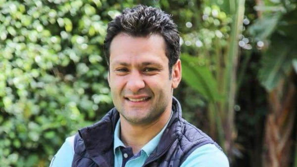 القبض على المتهم بسرقة فيلا محمد أبو العلا لاعب الزمالك السابق تمكن رجال مباحث الجيزة من القاء القبض على المتهم بسرقة فيلا محمد أبو العلا، لاعب نادي