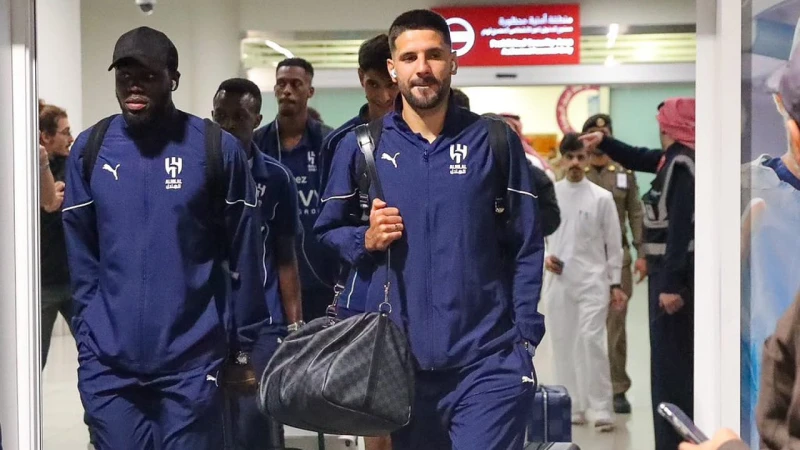 -وسط إقبال جماهيري حاشد .. بعثة الهلال تصل لأبها .. صور .. اخبار رياضية، وسط إقبال جماهيري حاشد بعثة الهلال تصل لأبها صور،وصلت بعثة الفريق الأول لكرة