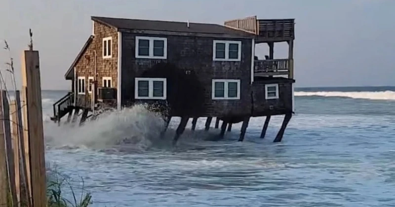منزل على شاطئ البحر في كارولينا الشمالية تجرفه مياه المحيط الأطلسي تعرف على التالي منزل على شاطئ البحر في كارولينا الشمالية تجرفه مياه المحيط