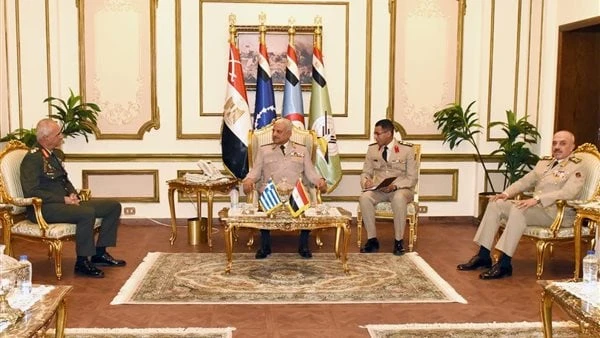وزير الدفاع ورئيس الأركان يلتقيان رئيس الأركان اليوناني لبحث التعاون العسكري المشتركالتقى الفريق أول عبد المجيد صقر القائد العام للقوات المسلحة وزير