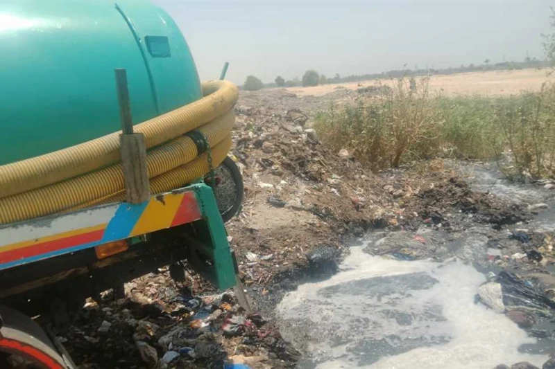 ضبط سيارتين كسح تلقي مخلفات الصرف الصحي في الترع بأسيوط أكد اللواء دكتور هشام أبوالنصر، محافظ أسيوط، على تكثيف جهود الحملات البيئية لجهاز شؤون البيئة