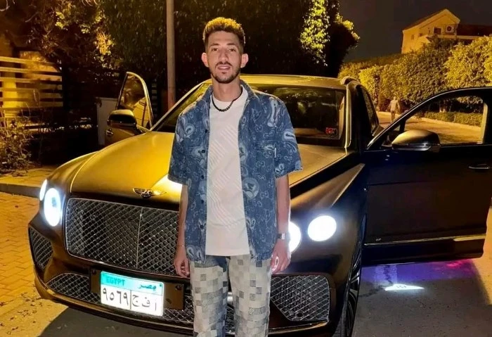 شاهد أول ظهور لأحمد فتوح بعد حادث الدهس على طريق الساحل الشمالي ظهر أحمد فتوح، لاعب نادي الزمالك ومنتخب مصر، لأول مرة بعد حادث دهسه لأمين شرطة، على