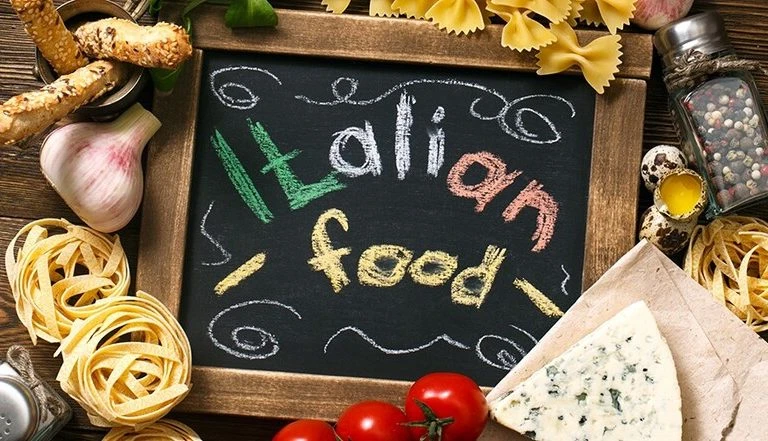 أشهر الأكلات الإيطالية وطرق تحضيرها.. رحلة طهي عبر المطبخ الإيطاليتشتهر إيطاليا بمطبخها الغني والمتنوع الذي يعكس ثقافتها وتاريخها. إليكم بعضا من أشهر