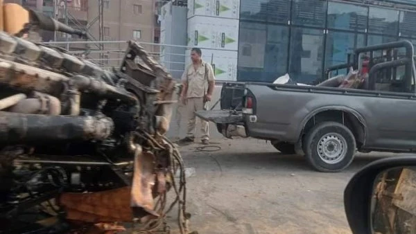 انقلاب تريلا محملة بالسولار أعلى الدائري اتجاه المرج ناحية الخصوص شهد الطريق الدائري، اليوم الأربعاء، حادث انقلاب سيارة تريلا أعلى الدائري اتجاه