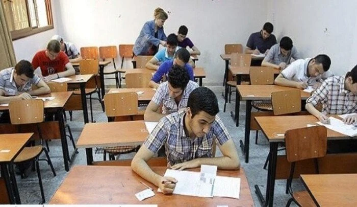طلاب الثانوية العامة الدور الثاني يؤدون اليوم امتحان مادتي الفيزياء والتاريخ امتحان الدور الثاني.. يؤدى طلاب الثانوية العامة بالشعبة العلمية (علوم والرياضيات) امتحان الدور الثاني ا