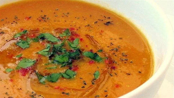 أكلة رئيسية.. طريقة عمل الشوربة اللبنانية تتميز لبنان بإعداد انواع غير تقليدية من الشوربة فهى ليست مجرد طبق جانبي بل تحتوى على مجموعة من المكونات