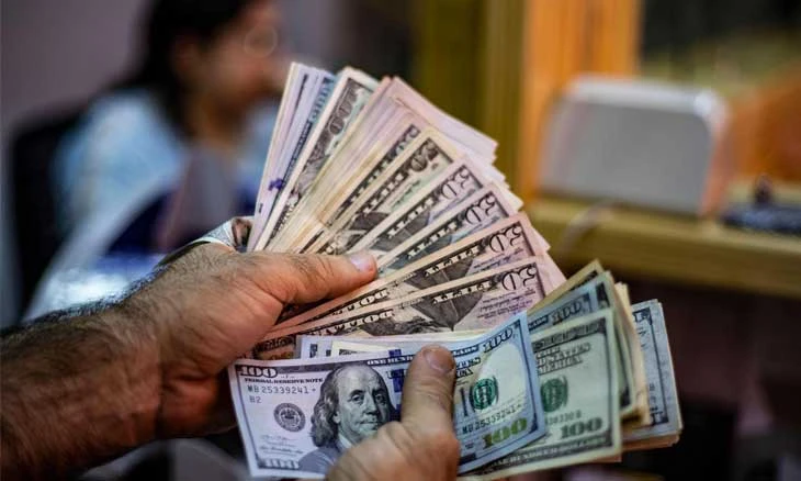 كشفت وزارة الخزانة الأمريكية، أمس، أن الحكومة سجلت عجزا في الميزانية بلغ 244 مليار دولار في شهر يوليو الماضي، بزيادة 10 عن الشهر نفسه من العام السابق.وقالت الوزارة: آالعجز في الشهر