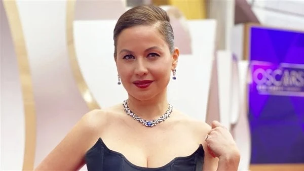 ريا أبي راشد تثير الجدل بهذه الإطلالة في مهرجان فنيسيا شاركت المذيعة اللبنانية ريا أبي راشد جمهورها ومتابعيها إطلالتها من حفل افتتاح مهرجان فينيسيا السينمائي الدولي بدورته ال81.وأط