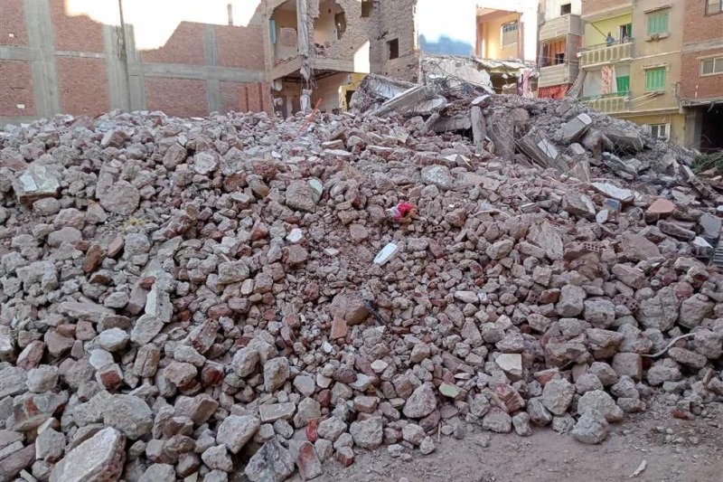 مصرع طفل إثر انهيار حزئي لعقار قديم عليه في المنيا لقى طفل مصرعه اليوم الثلاثاء 13 أغسطس، متأثر بجروح وكسور، بسبب انهيار جزئي لعقار قديم بإحدى قرى