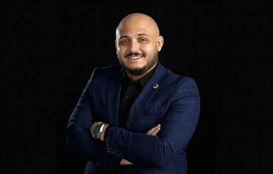 اكتب قصص نجاحك في أسواق التداول مع الوسيط المناسبفي ظل التقلبات الشديدة التي تشهدها الأسواق، يرى مؤمن، وهو أحد أعضاء فريق ، أن قوته تكمن في الصبر والدقة. باعتباره متداولا متمرسا يت