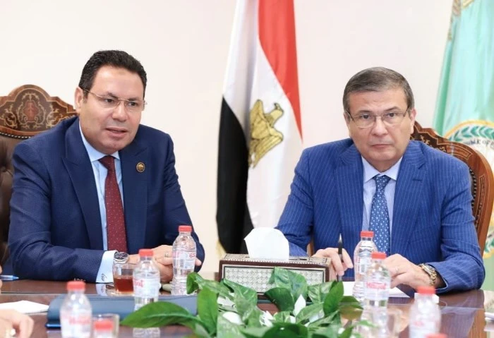 وزير الزراعة يوجه بتكثيف التوعية والإرشاد الزراعي لدعم صناعة التقاوي عقد علاء فاروق وزير الزراعة واستصلاح الأراضي، اجتماعا بحضور اللواء هشام الحصري