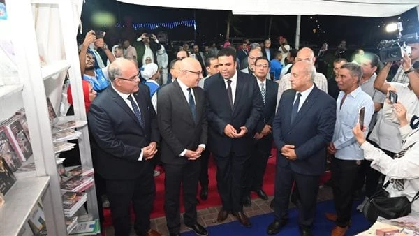 تبدأ من جنيه واحد.. بهي الدين: إصدارات هيئة الكتاب بسعر التكلفة بمعرض السويس تشارك الهيئة المصرية العامة للكتاب، برئاسة الدكتور أحمد بهي الدين، في
