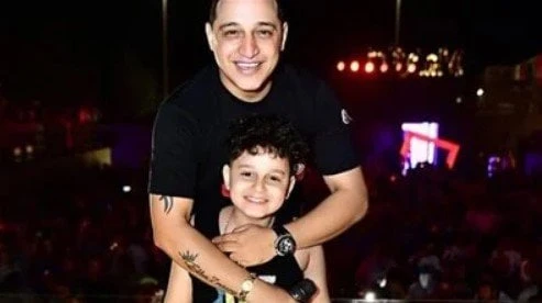 ديو غنائي يجمع رضا البحراوي ونجله مالك.. إليك التفاصيل رضا البحراوي افاق عربيةعبر الفنان رضا البحراوي عن سعادته بدخوله نجله الأصغر مالك عالم الغناء،
