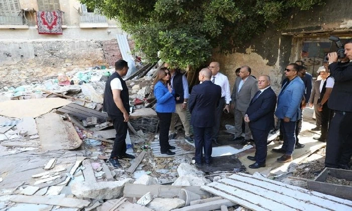 وزيرة التنمية المحلية ومحافظ القاهرة يتفقدان أعمال إزالة آثار حريق عقاري الموسكي أعمال إزالة آثار الحريق نصر هيكلتفقدت الدكتورة منال عوض وزيرة