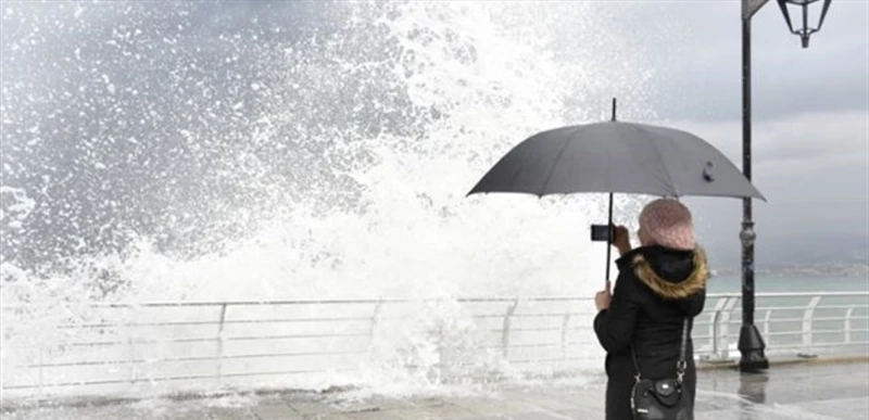 أمطار رعدية بيان تحذيري من هيئة الأرصاد الجوية خلال الساعات المقبلةالأرصاد , وفقا لتوقعات الهيئة العامة الجوية ، سوف تشهد البلاد طقسا متنوعا يعتمد على الموقع الجغرافي والوقت من الي