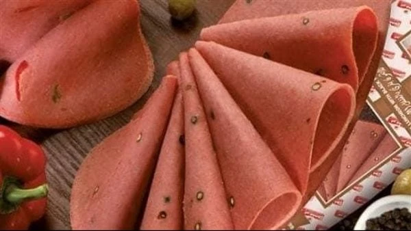 بوصفة اقتصادية.. طريقة عمل اللانشون بدون لحمةترغب الكثير من النساء في معرفة طريق لعمل اللانشون بتكلفة اقتصادية حيث انه من أشهر الوجبات السريعة.إليكم