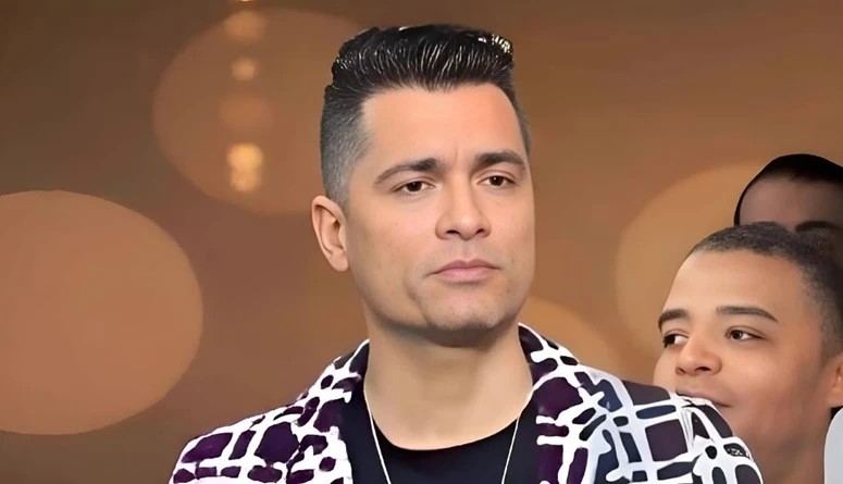 حسن شاكوش شكا سوء معاملة التونسيين فكان الرد مفاجئاأثار مطرب المهرجانات حسن شاكوش جدلا واسعا في الساعات الأخيرة، بعد ظهوره في فيديو على إنستغرام