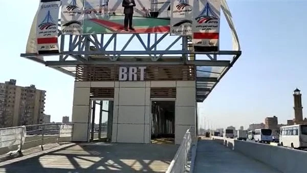 النقل تكشف مصير مواقف الميكروباص بعد تخصيص حارة للأتوبيس الترددي على الدائري تسعى وزارة النقل للانتهاء من تنفيذ مشروع انشاء محطات الأتوبيس الترددي ،