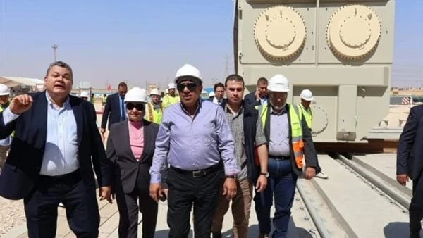 الكهرباء: بدء تركيب أول محول بمحطة الربط المصري السعودي بمدينة بدرشهد الدكتور محمود عصمت، وزير الكهرباء والطاقة المتجددة، بدء أعمال تركيب أول محول