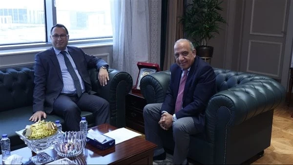 وزير الكهرباء يعرض المشاريع المصرية والاستثمارات في قمة الهيدروچين الأخضرالتقى الدكتور محمود عصمت وزير الكهرباء والطاقة المتجددة، السفير وائل لطفي