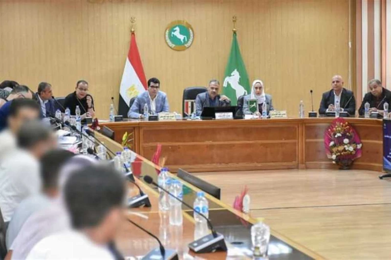 خلال لقائه بالمواطنين.. محافظ الشرقية يقرر صرف مساعدات فورية وتوفير وظائف بالقطاع الخاص للأولى بالرعاية التقى المهندس حازم الأشموني محافظ الشرقية،