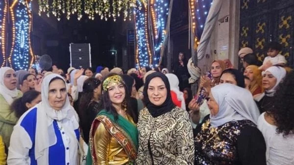 وجوه طيبة وجمع مبارك.. سفيرة البحرين بالقاهرة تحضر حفل زفاف بإمبابة صورفي لفتة إنسانية، حضرت السفيرة فوزية بنت عبد الله زينل سفيرة مملكة البحرين لدى جمهورية مصر العربية والمندوبة ا